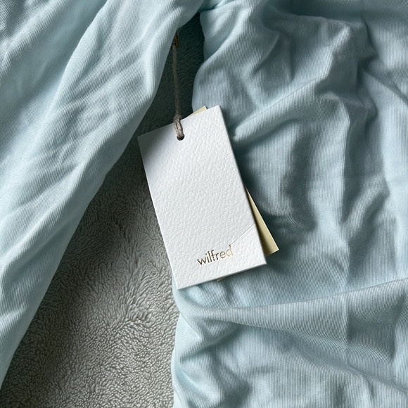 Wilfred tight fitting long sleeve - Picture 8 of 9